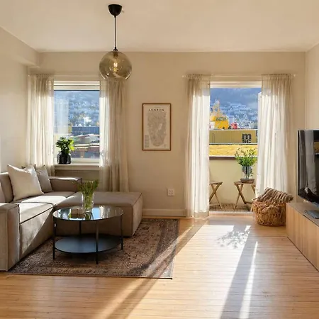 Apartment Modern With Mountain View Balcony *
